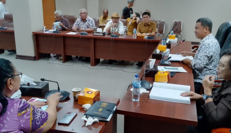 Panitia khusus (Pansus) DPRD Sulawesi Utara bahas Rancangan Peraturan Daerah (Ranperda) Penyelenggaraan Kebudayaan bersama Intansi terkait, Selasa (27/02/2024) Ruang rapat Serbaguna DPRD Provinsi Sulut.