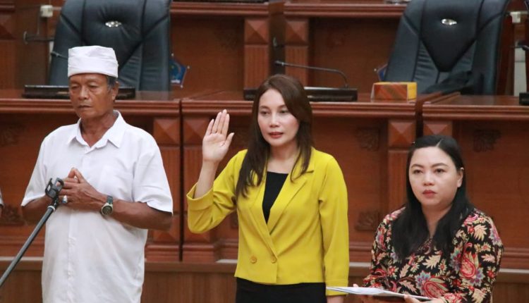 Bendahara Nasdem Sulut Stella Runtuwene Saat gladi Bersih pelantikan Anggota DPRD Sulut terpilih periode 2024-2029,Kamis (05/09/2024).(foto:Noberd Losa)